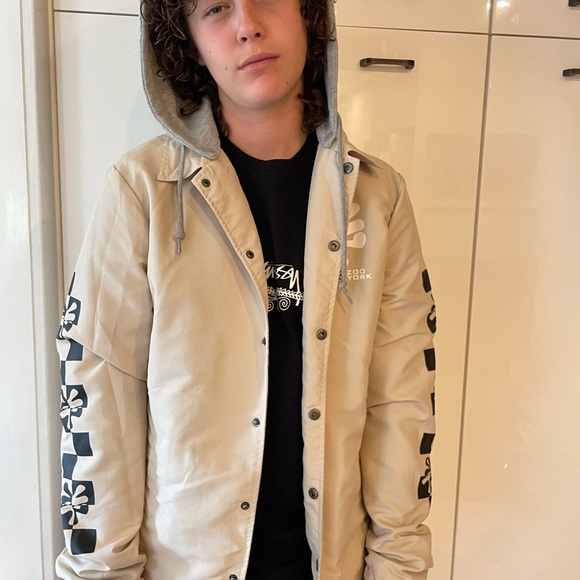 Zoo York windbreaker with detachable hood. - Picture 2 of 9